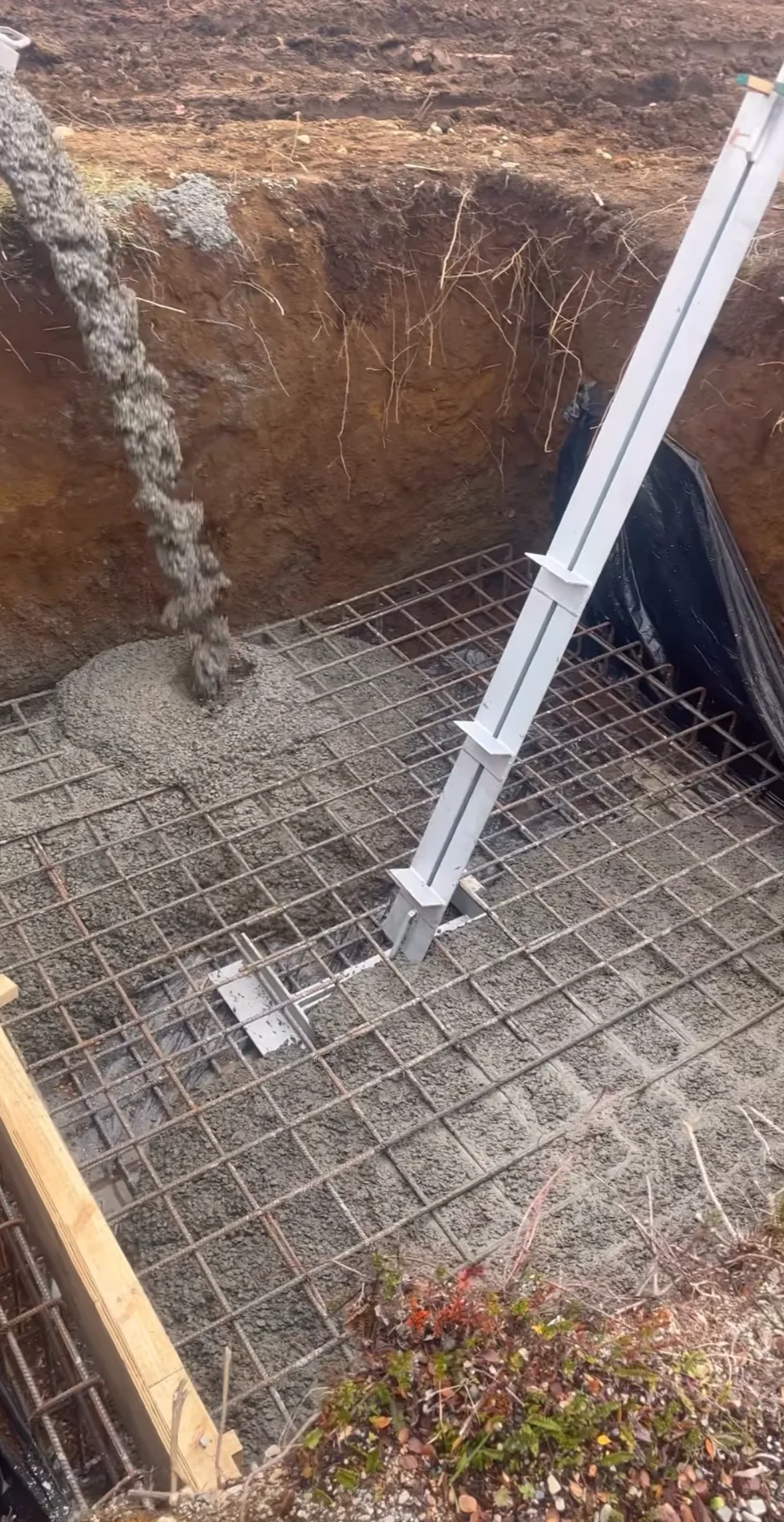 Preparación de radier con hormigón armado en Coyhaique